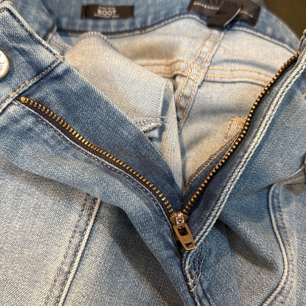 Whitehouse Blackmarket jeans. Boot cut hight rise size 4 short. - Picture 11 of 12